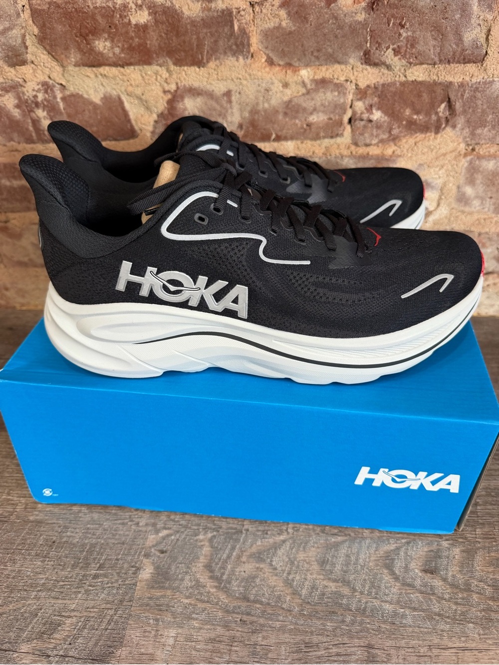 NWT Men's Hoka Clifton 10
